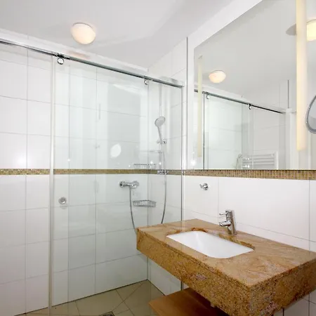 Apartment Strandnahe Rex Rugia: Terrasse Und Ahoi Erlebnisbad